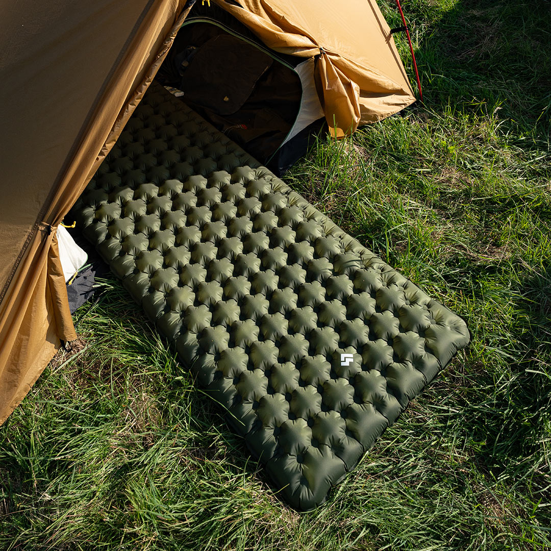 Materac Alpinus Aarhus zielony 188×66cm R-Value:4.7, lekki, 4 sezony, TPU materac-alpinus-aarhus-zielony-zj11830-plener