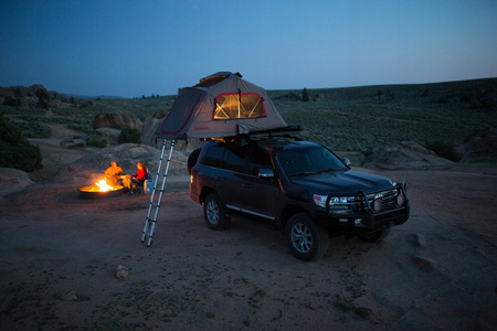 Yakima SkyRise M HD- namiot całoroczny na samochód