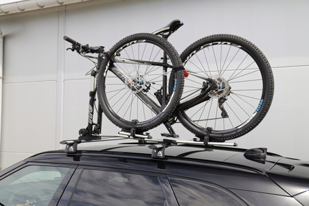 Uchwyt rowerowy za widelec Aguri Marathon z uchwytem na koło